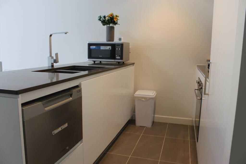 Apartment Roomy One Bedroom Extra Bed *