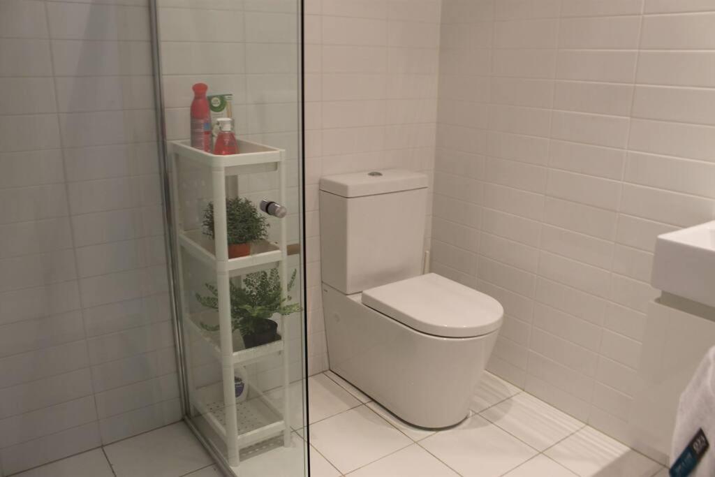 Roomy One Bedroom Extra Bed *