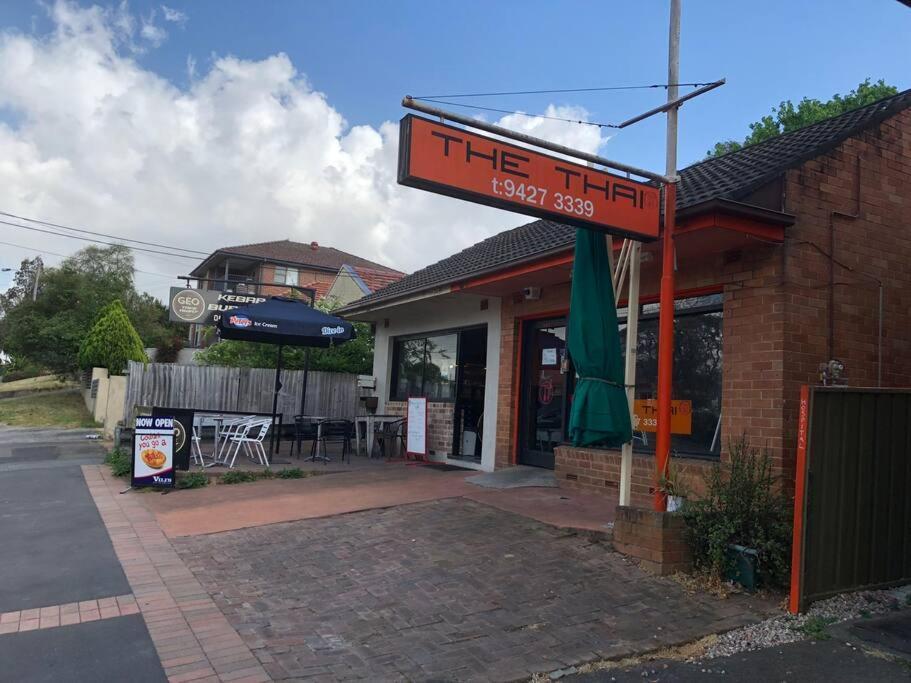 Roomy One Bedroom Extra Bed * Sydney