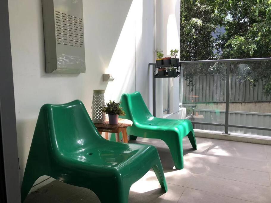 Apartment Roomy One Bedroom Extra Bed Sydney